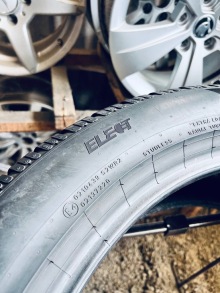 255 50 21 Pirelli P Zero Winter Elect . Фото 9