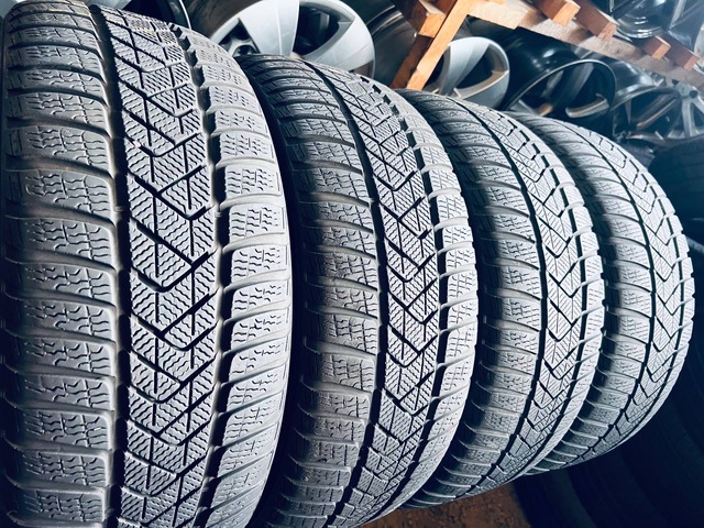 225 45 18 Pirelli Sottozero 3 MO Winter [2721] 