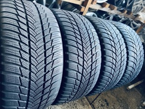 245 40 18 Bridgestone Blizzak LM001