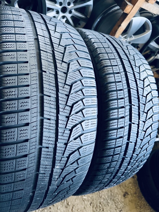 225 40 18 Hankook Winter I'Cept Evo2