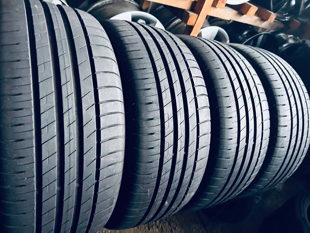 225 45 17 Goodyear Efficient Grip Performance