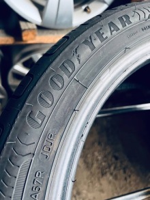 225 45 17 Goodyear Efficient Grip Performance. Фото 12