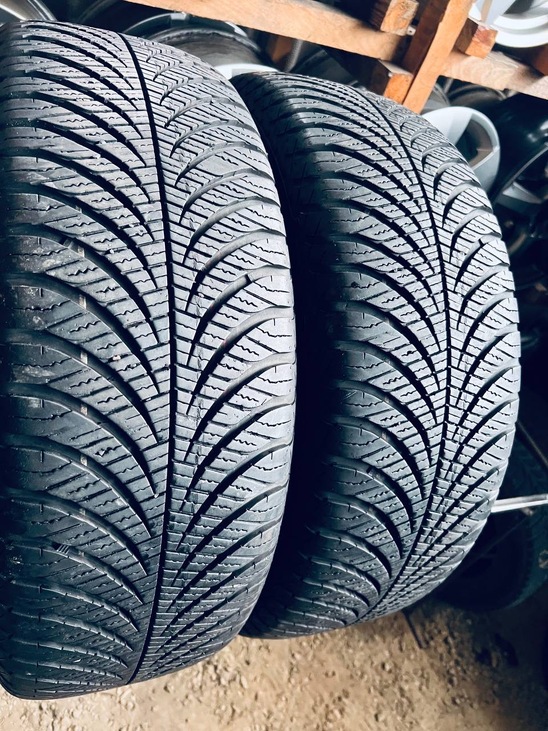 215 60 16 Goodyear Vector4Seasons