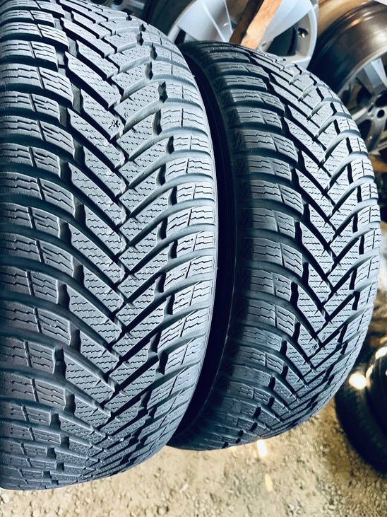 215 55 17 Nokian WeatherProof 