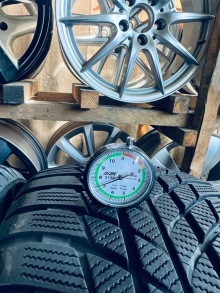 225 50 17 Bridgestone Blizzak LM001. Фото 5