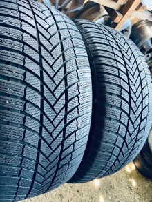 255 45 19 Bridgestone Blizzak LM005