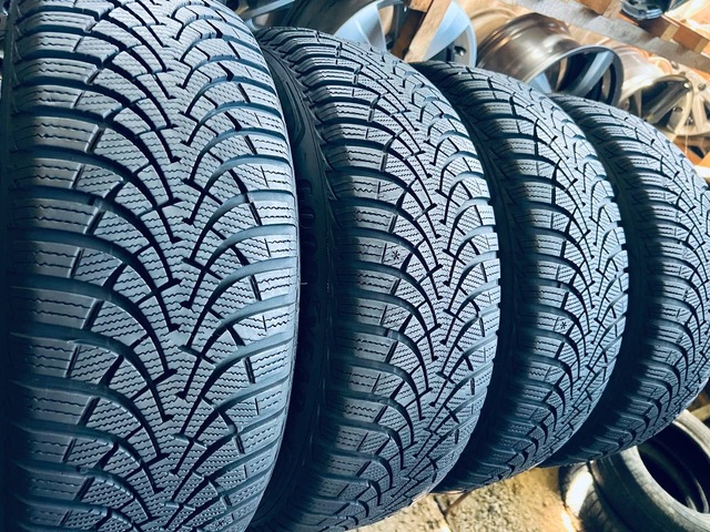 205 55 16 Goodyear UltraGrip 9 