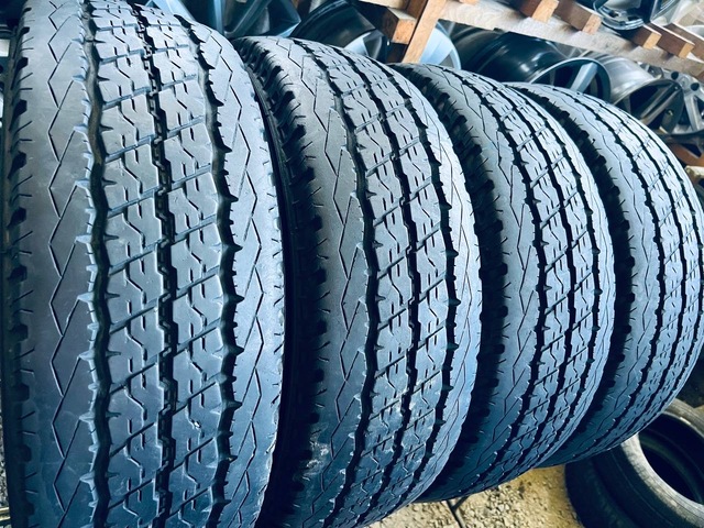 215 70 15C Bridgestone Duravis 