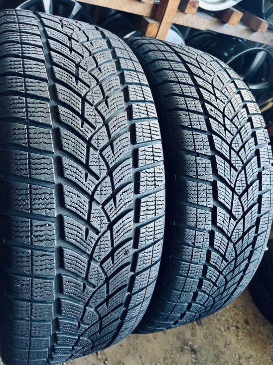 225 55 18 Goodyear UltraGrip Performance