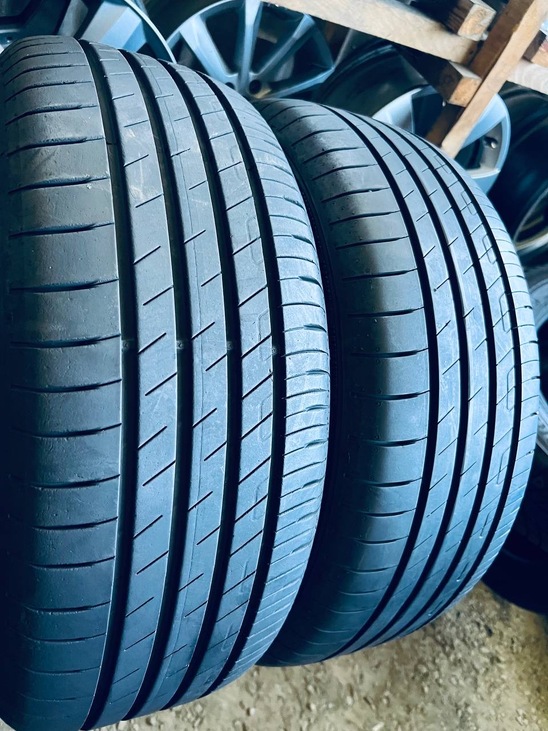 215 50 17 Goodyear EfficientGrip Performance 