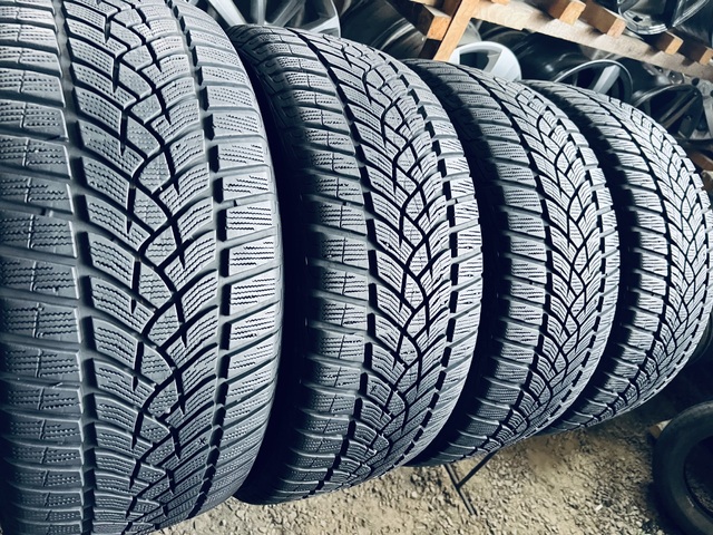 245 45 18 Goodyear UltraGripPerformance+