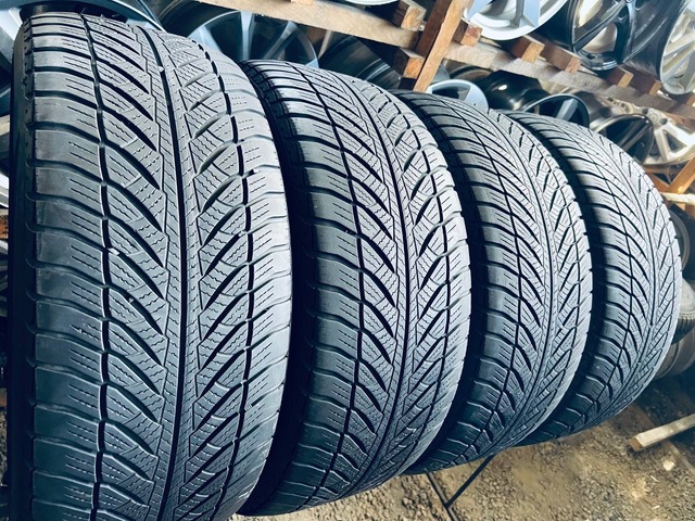 245 45 18 Goodyear UltraGrip 8 Performance