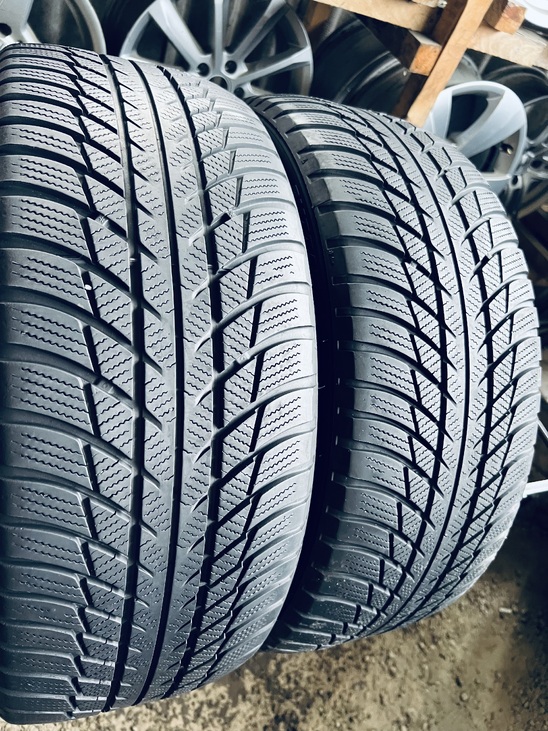225 45 18 Bridgestone Blizzak LM001 