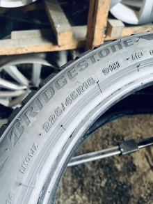 225 45 18 Bridgestone Blizzak LM001 . Фото 12