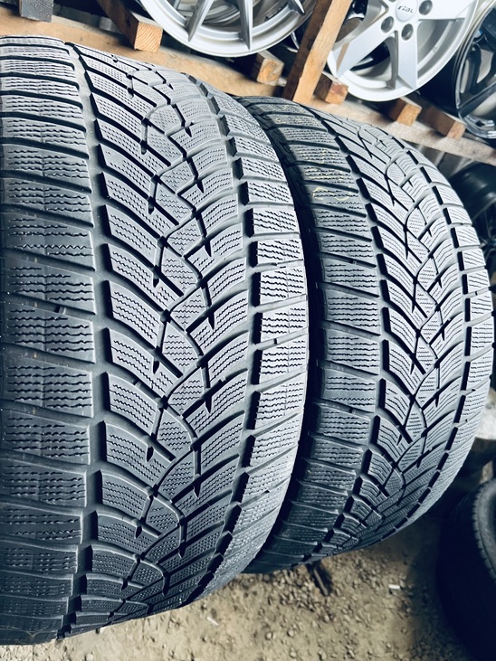 285 35 22 Goodyear Ultra Grip Performance