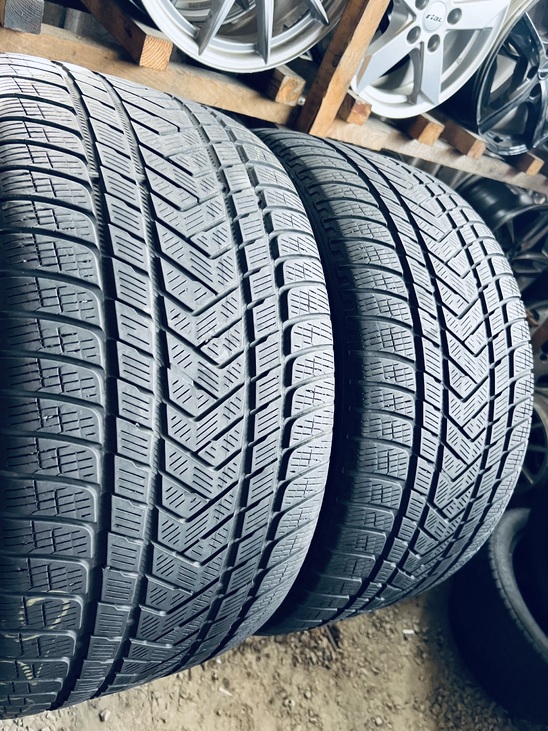 305 40 20 Pirelli Scorpion Winter RFT[2024] 