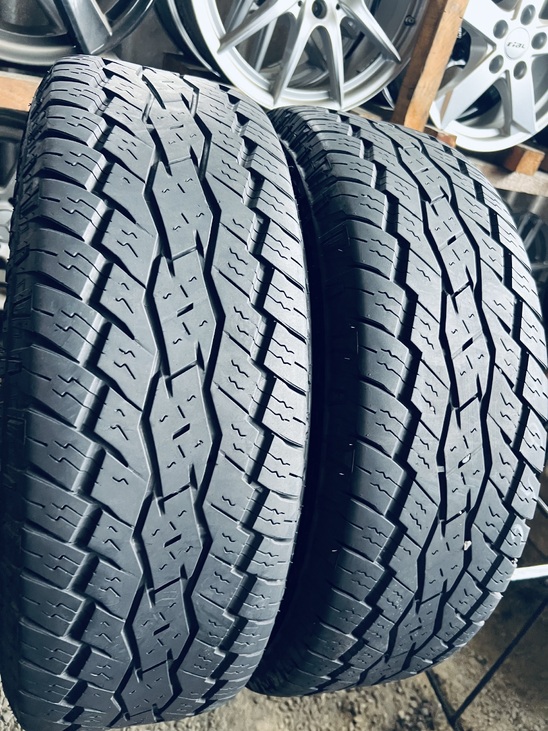 255 70 16 Toyo Open Country