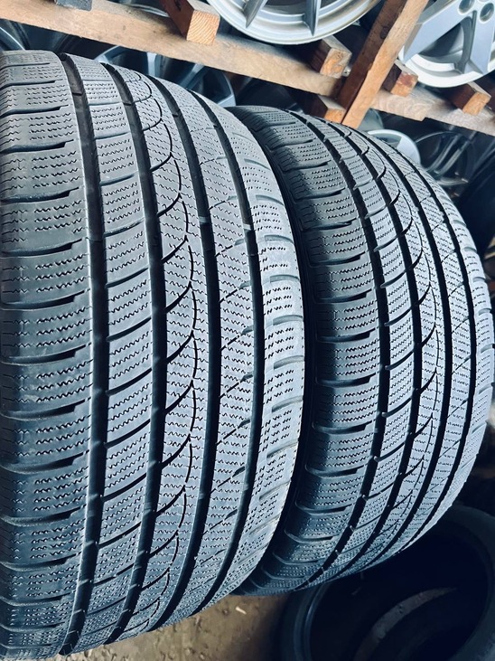 275 40 20 Tracmax Ice-Plus S220