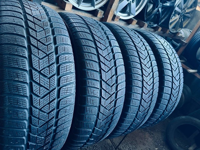 235 55 19 Pirelli Scorpion Winter[2024] 