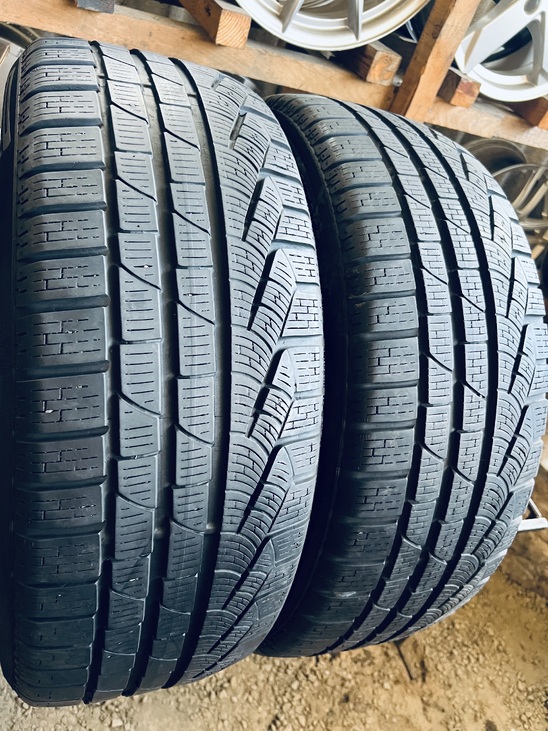 235 50 19 Pirelli Sottozero Winter 210 Serie ll