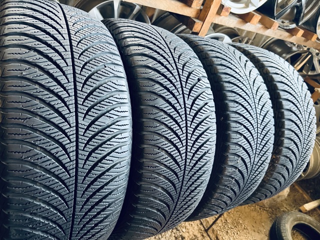 215 55 17 Goodyear Vector4Seasons Gen-2 