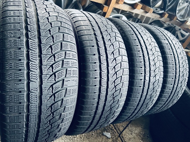 245 40 19 Nokian WR A4